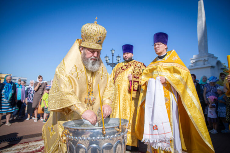 Богослужение в День крещения Руси